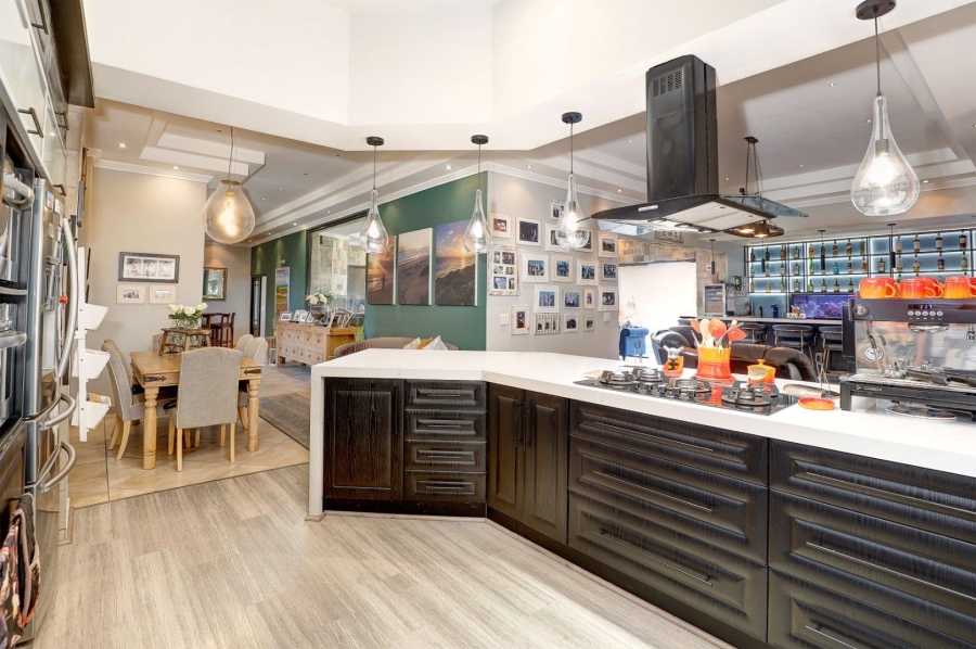 5 Bedroom Property for Sale in Welgemoed Western Cape